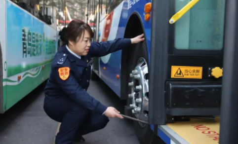 热议 | 公交车事故多地频发，如何规避？“智驱公交”保障出行安全