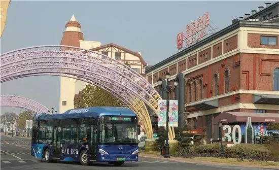 “氢能+5G+车智网”,青岛首批50辆氢能源公交车上线