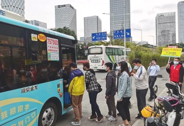 招手即停、按铃即下，快捷又舒适！接驳巴士获市民青睐