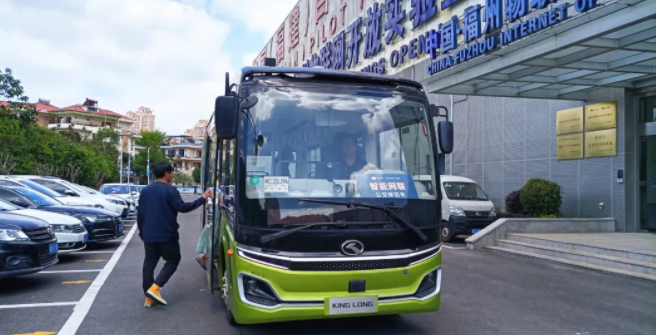 福建首个！能自动预警，还能识别红绿灯，5G智慧公交线路来了！