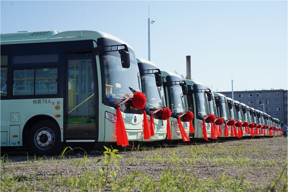 福田欧辉80台纯电城市客车交付，打造绿色出行新未来(图2)