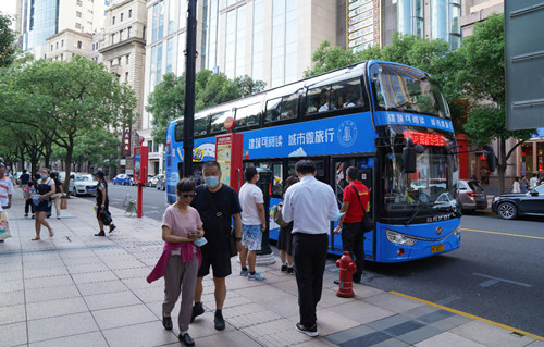 上海首条“建筑可阅读”专线巴士长啥样？快跟着记者来看看吧(图1)