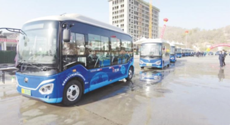临夏市10座微型公交车上路了(图1)